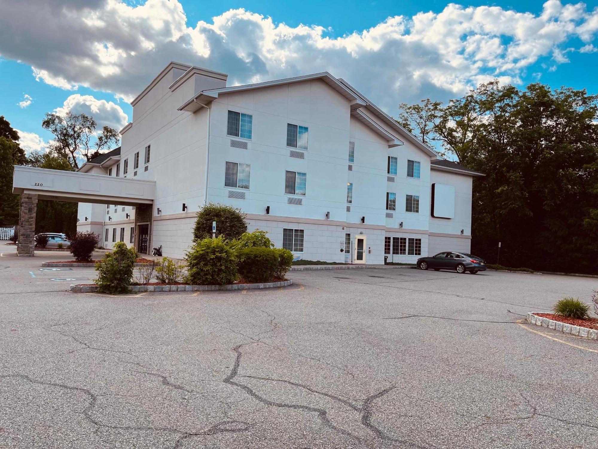 Tapa Hotel, Inn & Suites Mahwah Exterior foto